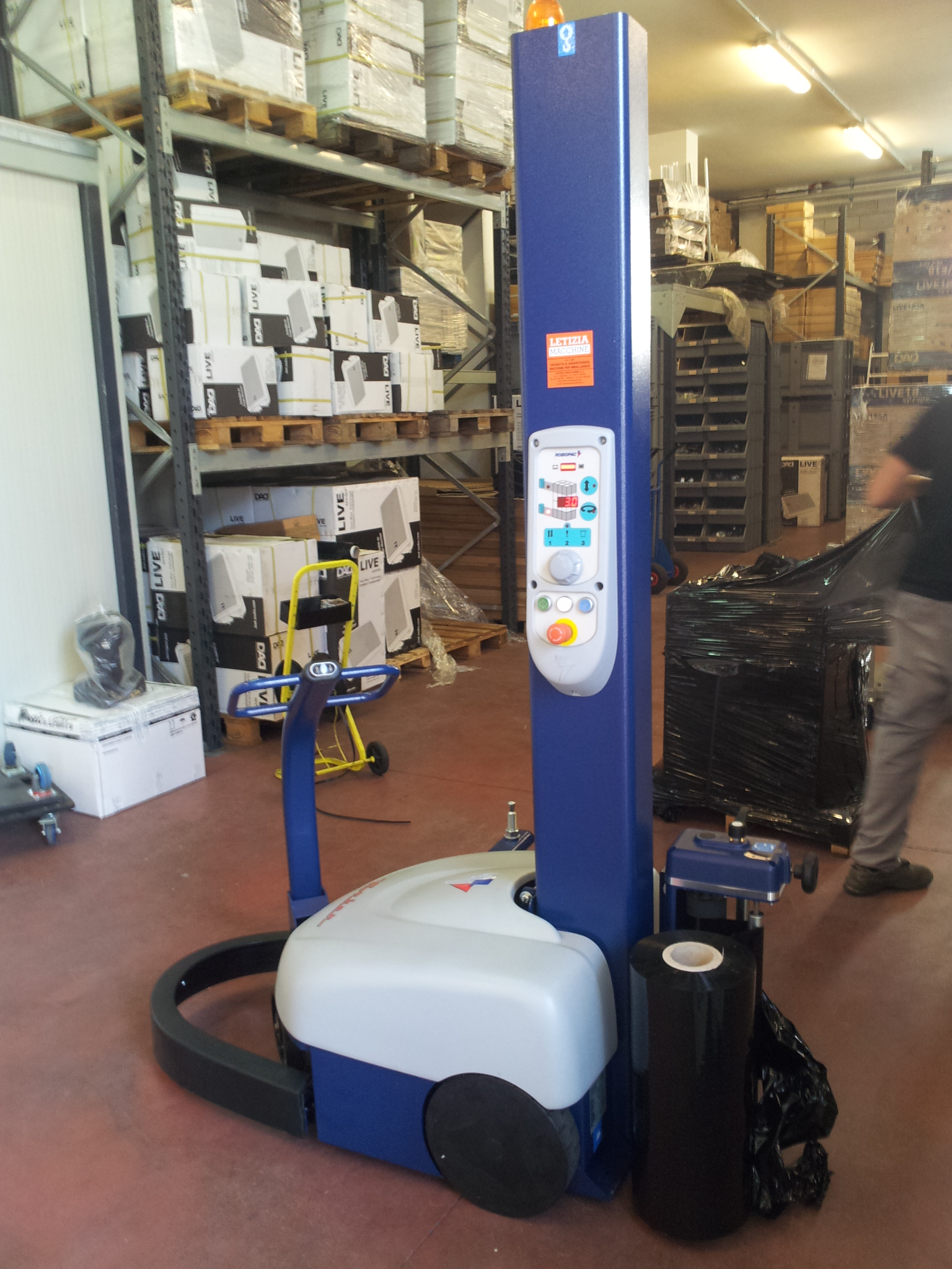 20120911_103342 c.jpg Robot fasciapallet Worker - Azienda Itri (LT)
